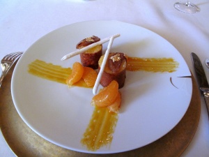 le Meurice - Mousse légère de marron rafraîchie à la mandarine; Segments glacés et jus en petites perles acides